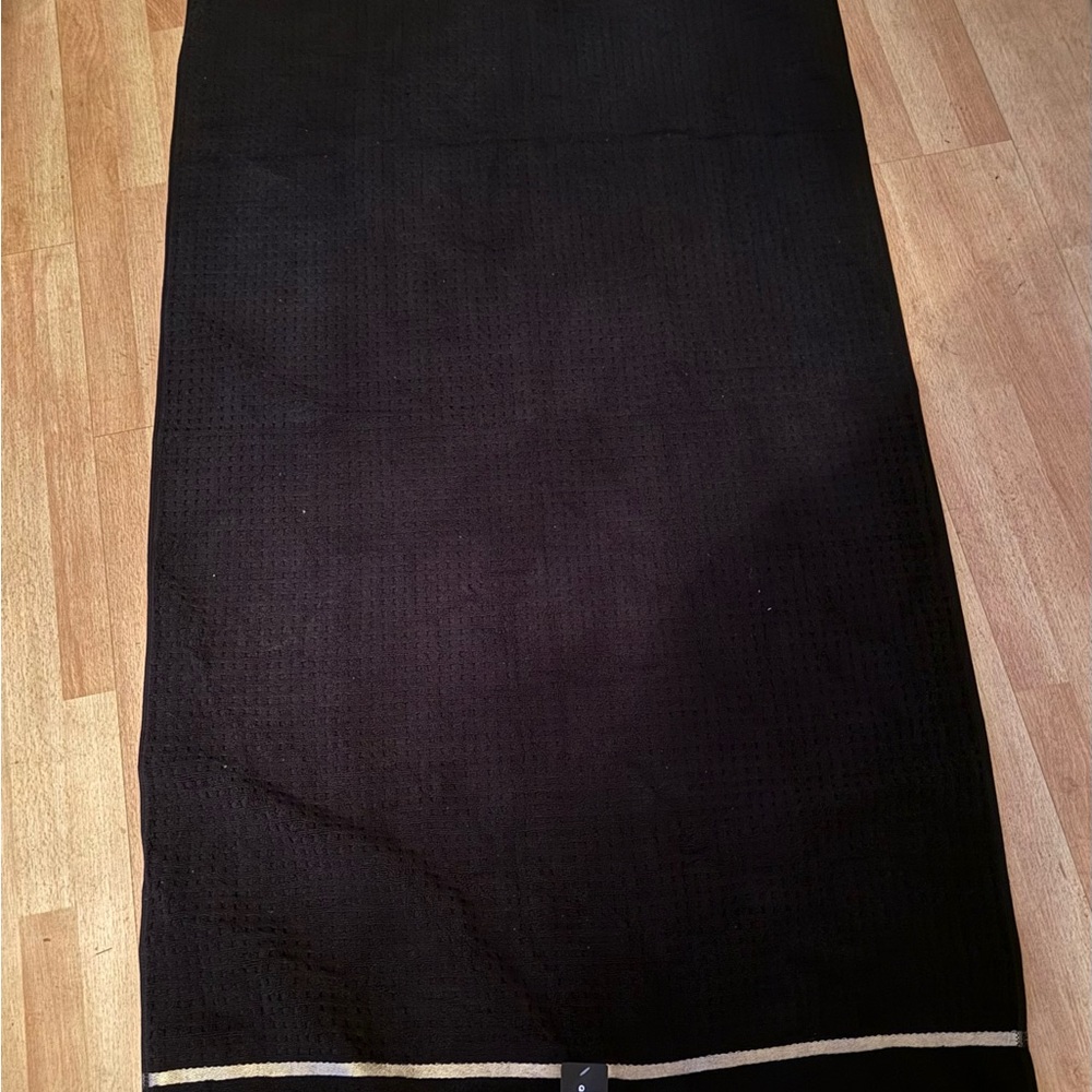 Karl Lagerfeld Black QuickDry Bath Towel NWT 28”X55”